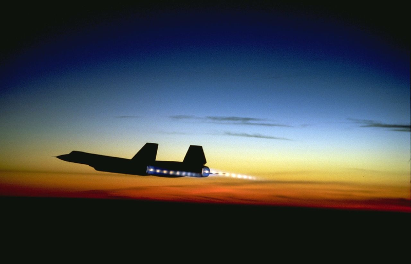 Illustration for article titled Fascinating photos reveal how they built the SR-71 Blackbird